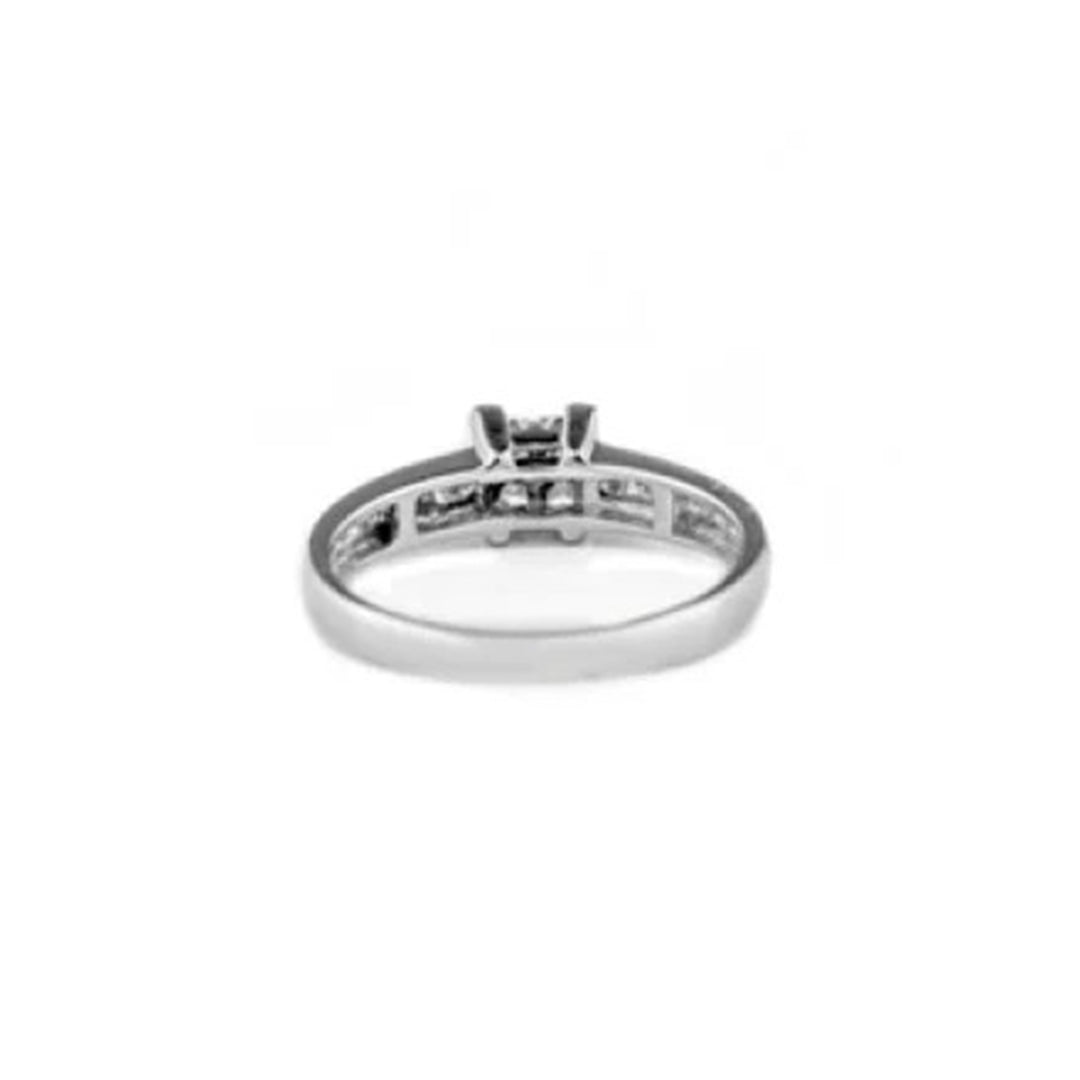 Focus Diamonds Ring